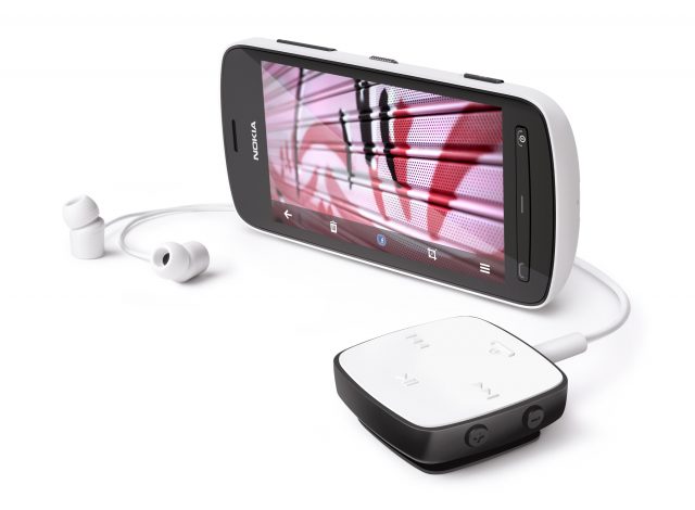 nokia 808 pureview with stereo bluetooth headset bh 221